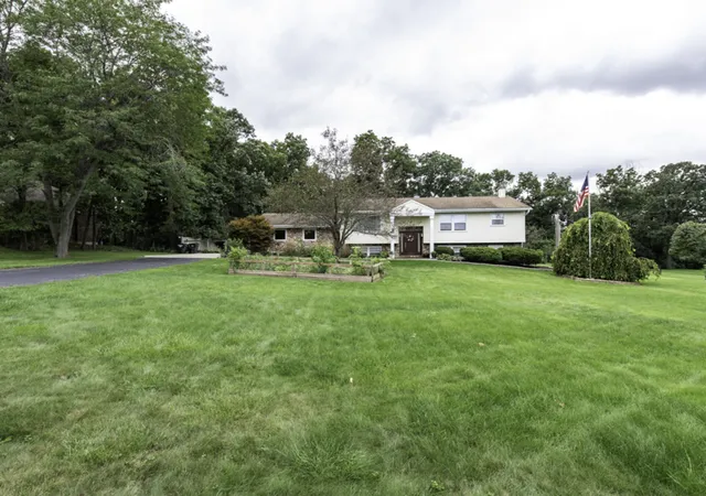Photo 3 of Single family home for sale at 38970 N Northwoods Dr, Wadsworth, IL 60083 | MLS# 12776006 | Listing updated on 2026-10-08