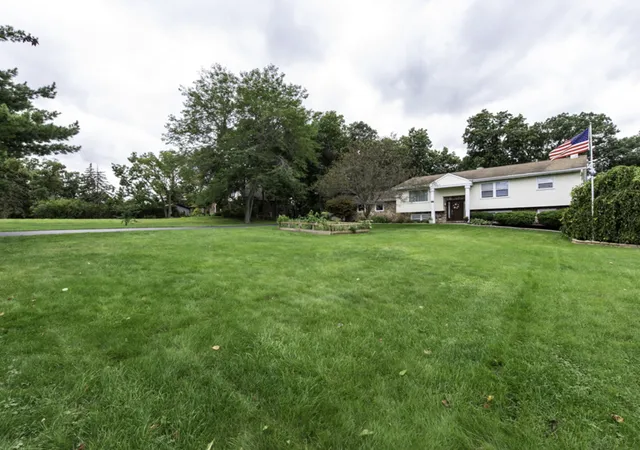 Photo 4 of Single family home for sale at 38970 N Northwoods Dr, Wadsworth, IL 60083 | MLS# 12776006 | Listing updated on 2026-10-08