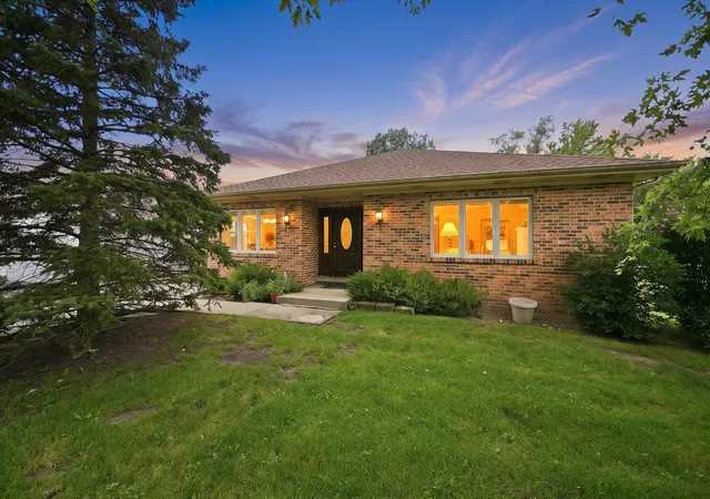 Photo 1 of Single family home for sale at 709 Jenkisson Ave, Lake Bluff, IL 60044 | MLS# 12776011 | Listing updated on 2026-10-03