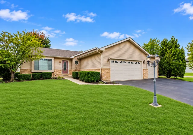 Photo 1 of Single family home for sale at 6810 Hadrian Dr, Joliet, IL 60431 | MLS# 12776032 | Listing updated on 2026-10-07