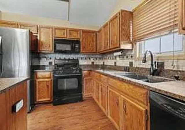 Photo 3 of Single family home for sale at 6810 Hadrian Dr, Joliet, IL 60431 | MLS# 12776032 | Listing updated on 2026-10-07