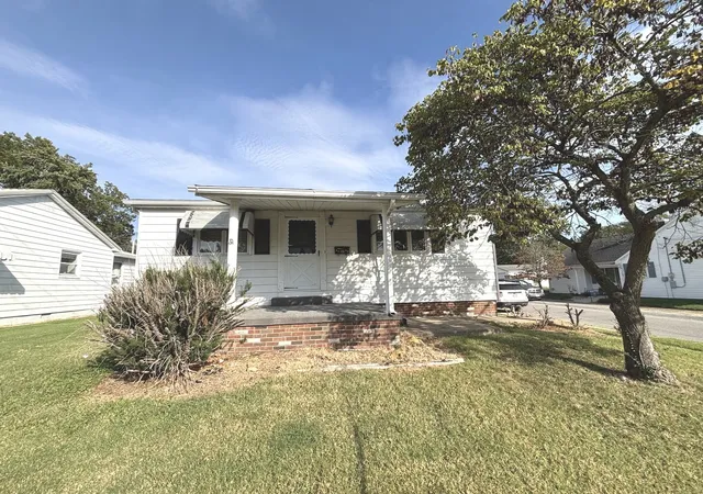 Photo 1 of Single family home for sale at 1020 S Ledford St, Harrisburg, IL 62946 | MLS# 12776040 | Listing updated on 2026-10-03
