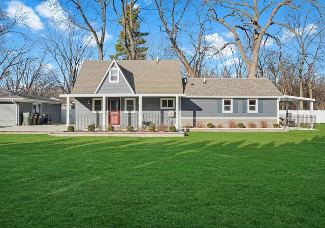 Photo 3 of Single family home for sale at 6n221 Virginia Rd, Roselle, IL 60172 | MLS# 12776042 | Listing updated on 2026-10-08