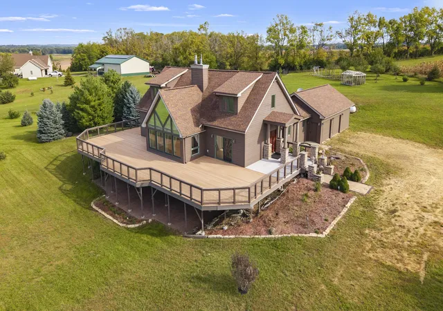 Photo 4 of Single family home for sale at 14949 Saunders Rd, Pecatonica, IL 61063 | MLS# 12776060 | Listing updated on 2026-10-05