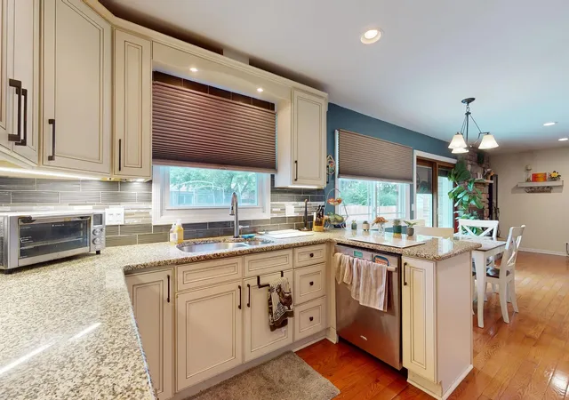 Photo 4 of Single family home for sale at 674 Sycamore Ln, Wheeling, IL 60090 | MLS# 12776075 | Listing updated on 2026-10-03