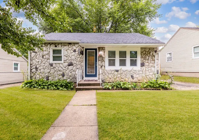 Photo 1 of Single family home for sale at 1135 E Galena Blvd, Aurora, IL 60505 | MLS# 12776083 | Listing updated on 2026-10-04