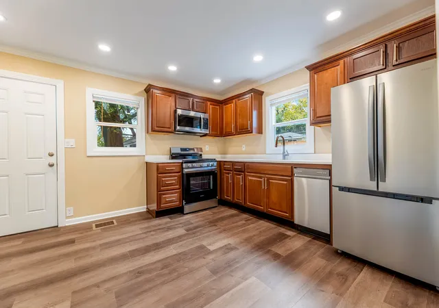 Photo 4 of Single family home for sale at 1135 E Galena Blvd, Aurora, IL 60505 | MLS# 12776083 | Listing updated on 2026-10-04