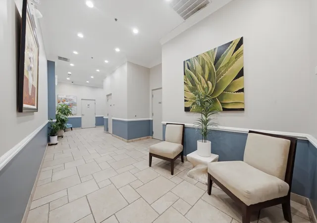 Listing Photo 3 - Condo for sale in building located at 2035 S Indiana Ave, Chicago, IL 60616 - Unit #409