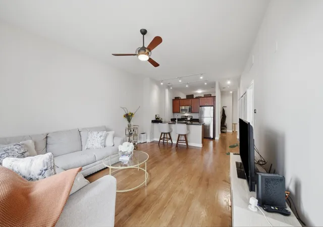 Listing Photo 4 - Condo for sale in building located at 2035 S Indiana Ave, Chicago, IL 60616 - Unit #409