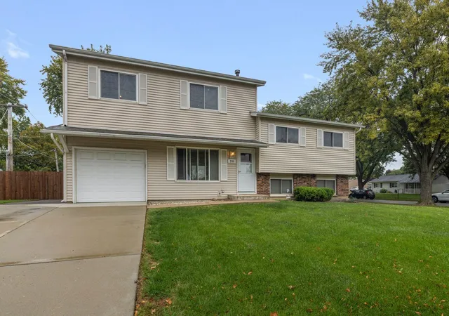 Photo 1 of Single family home for sale at 238 E Briarcliff Rd, Bolingbrook, IL 60440 | MLS# 12776091 | Listing updated on 2026-10-22