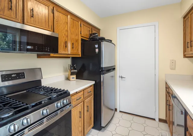 Photo 2 of Single family home for sale at 238 E Briarcliff Rd, Bolingbrook, IL 60440 | MLS# 12776091 | Listing updated on 2026-10-22