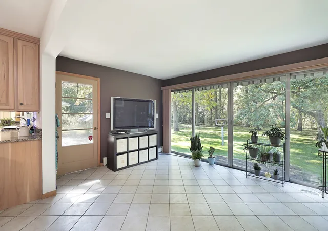 Photo 4 of Single family home for sale at 1650 Forest Dr, Glenview, IL 60025 | MLS# 12776097 | Listing updated on 2026-10-29