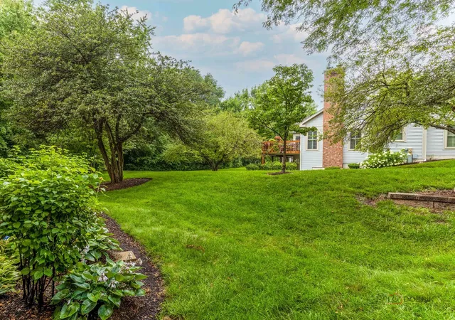 Photo 3 of Single family home for sale at 230 Parktrail Ct, Schaumburg, IL 60173 | MLS# 12776100 | Listing updated on 2026-10-05