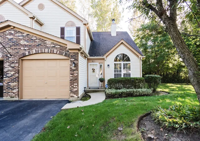 Photo 1 of Townhouse for sale at 821 E Saratoga Cir, Island Lake, IL 60042 | MLS# 12776101 | Listing updated on 2026-10-04