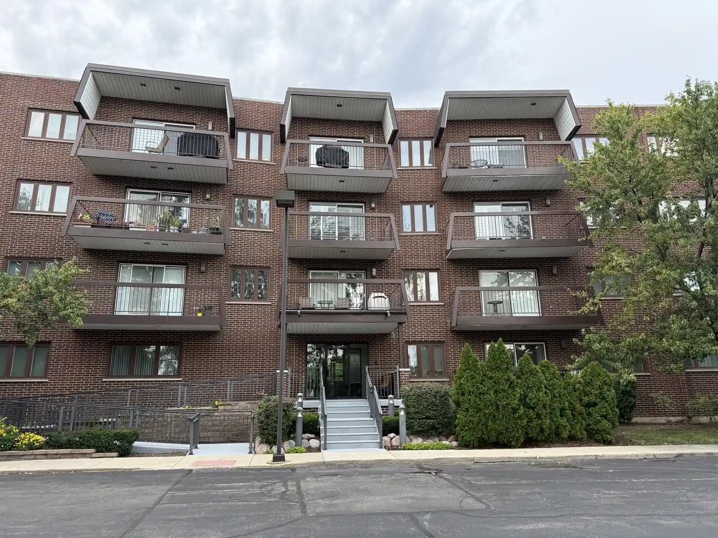 Condo for sale at 350 E Dundee Rd #301, Buffalo Grove, IL 60089 | MLS# 12776105