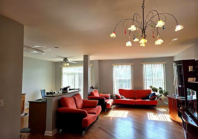 Photo 2 of Townhouse for sale at 1819 Crenshaw Cir, Vernon Hills, IL 60061 | MLS# 12776110 | Listing updated on 2026-10-07