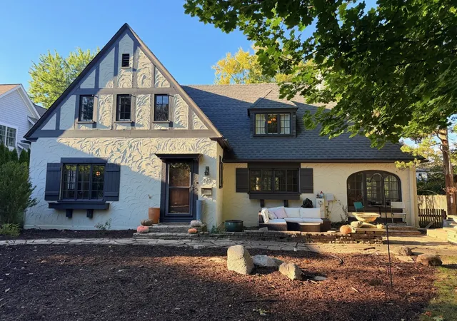 Photo 1 of Single family home for sale at 325 Oakland Dr, Highland Park, IL 60035 | MLS# 12776118 | Listing updated on 2026-10-21