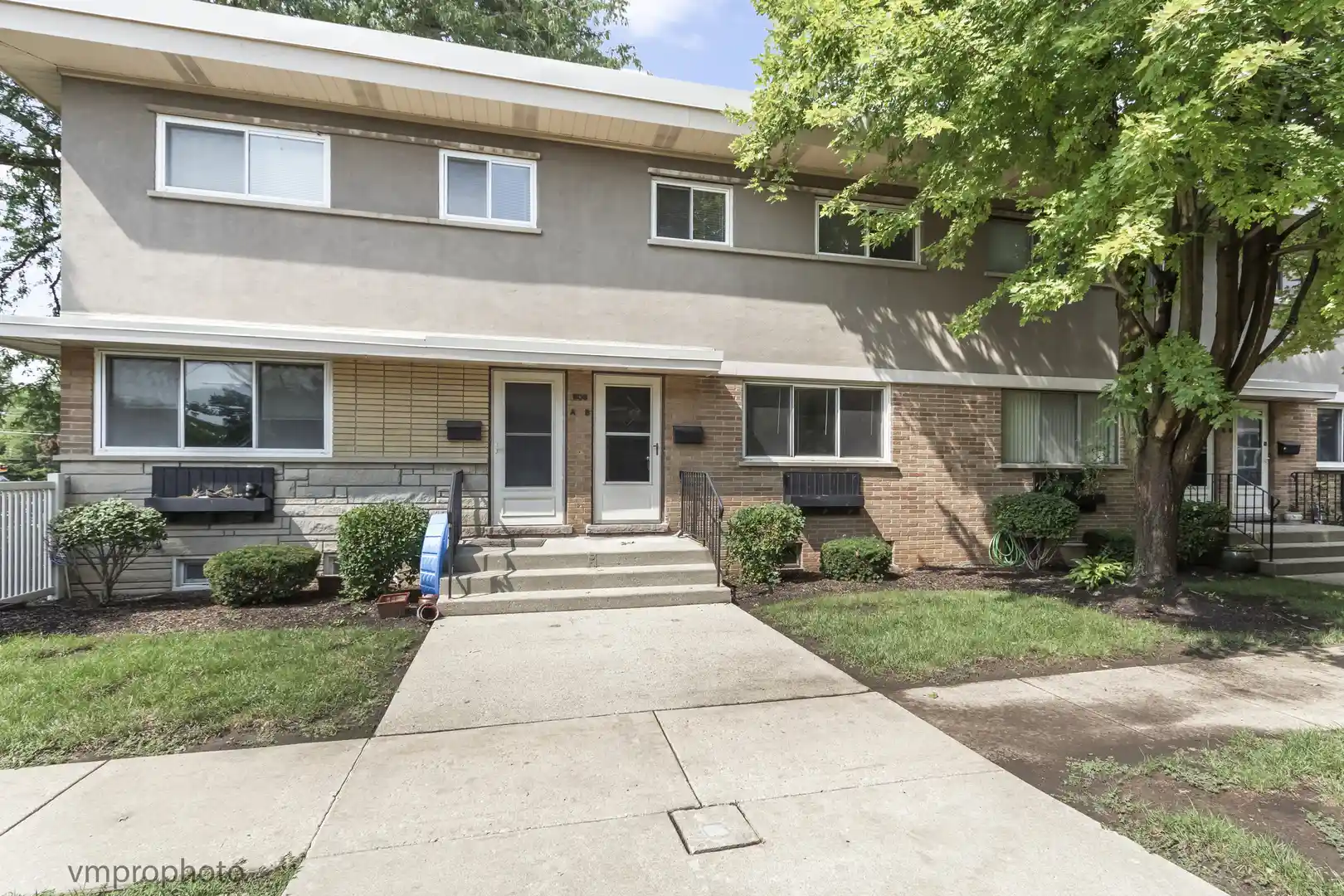 Listing Photo 1 - Condo for sale in 606 S Milwaukee Ave located at 606 S Milwaukee Ave, Libertyville, IL 60048 - Unit 606 S Milwaukee Ave