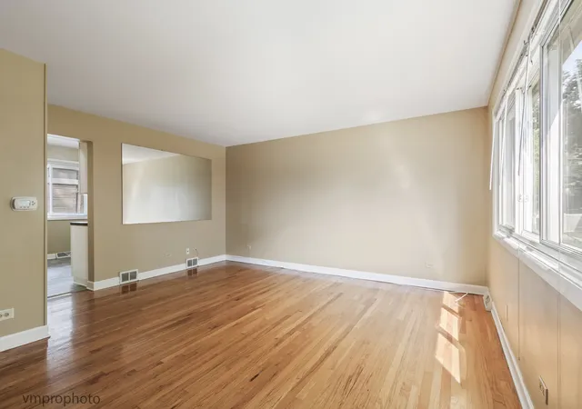 Photo 3 of Townhouse for sale at 606 S Milwaukee Ave #B, Libertyville, IL 60048 | MLS# 12776124 | Listing updated on 2026-10-05