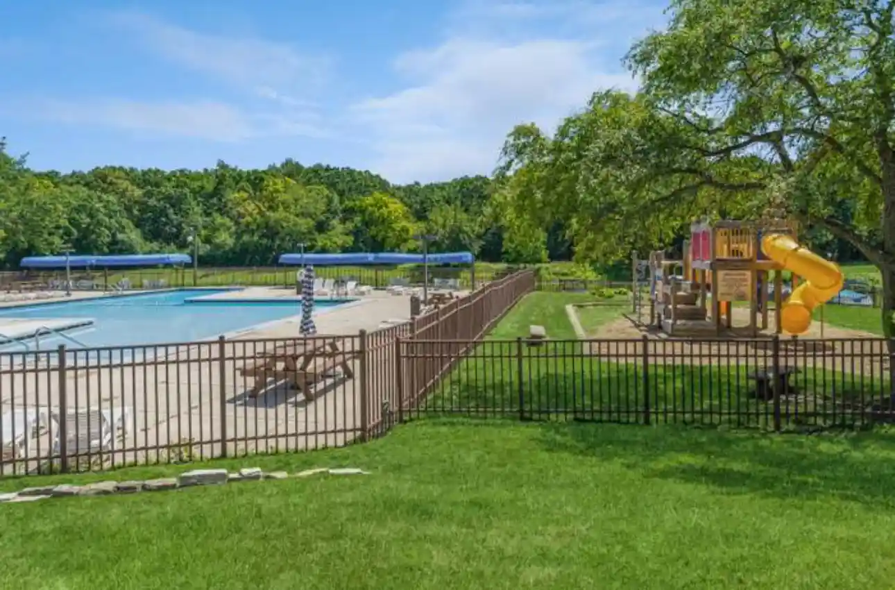 Listing Photo 11 - Condo for sale in 17 Saint Thomas Colony located at 17 Saint Thomas Colony, Fox Lake, IL 60020 - Unit 17 Saint Thomas Colony