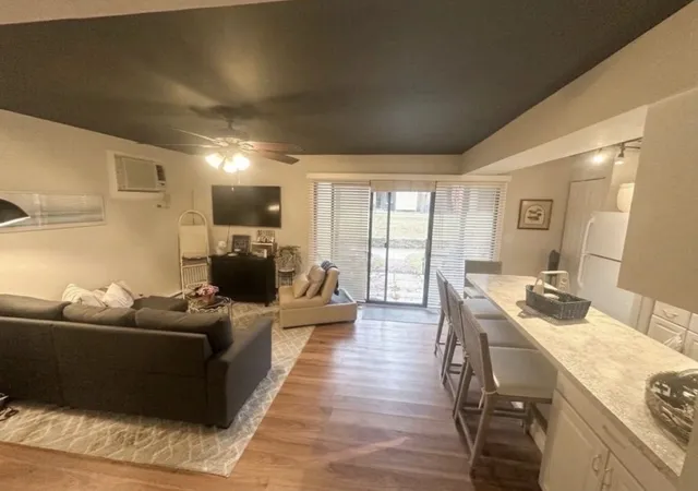 Listing Photo 4 - Condo for sale in building located at 17 Saint Thomas Colony, Fox Lake, IL 60020 - Unit #4