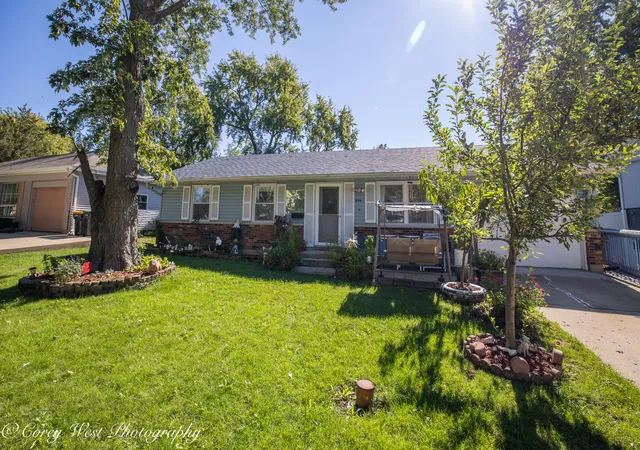 Photo 1 of Single family home for sale at 806 N Stowell Ave, Streamwood, IL 60107 | MLS# 12776133 | Listing updated on 2026-10-07