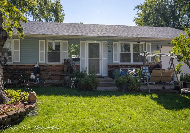Photo 2 of Single family home for sale at 806 N Stowell Ave, Streamwood, IL 60107 | MLS# 12776133 | Listing updated on 2026-10-07
