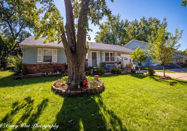 Photo 3 of Single family home for sale at 806 N Stowell Ave, Streamwood, IL 60107 | MLS# 12776133 | Listing updated on 2026-10-07
