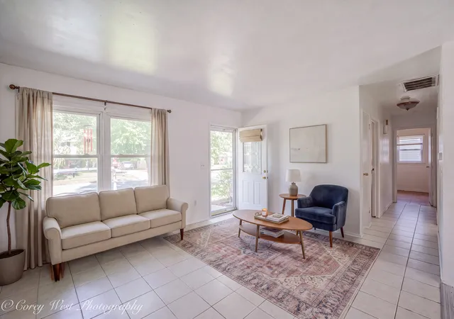 Photo 4 of Single family home for sale at 806 N Stowell Ave, Streamwood, IL 60107 | MLS# 12776133 | Listing updated on 2026-10-07