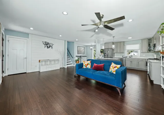 Photo 4 of Single family home for sale at 7701 Florence Ave, Darien, IL 60561 | MLS# 12776135 | Listing updated on 2026-10-08