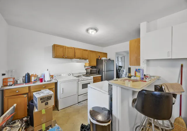 Photo 4 of Single family home for sale at 17223 Burnham Ave, Lansing, IL 60438 | MLS# 12776142 | Listing updated on 2026-10-03
