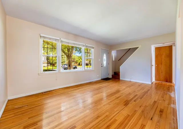 Photo 3 of Single family home for sale at 6439 W 81st Place, Burbank, IL 60459 | MLS# 12776147 | Listing updated on 2026-10-05