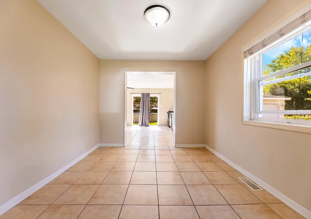 Photo 4 of Single family home for sale at 6439 W 81st Place, Burbank, IL 60459 | MLS# 12776147 | Listing updated on 2026-10-05