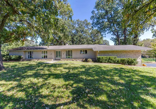 Photo 3 of Single family home for sale at 32841 N Fish Lake Rd, Round Lake, IL 60073 | MLS# 12776151 | Listing updated on 2026-10-07