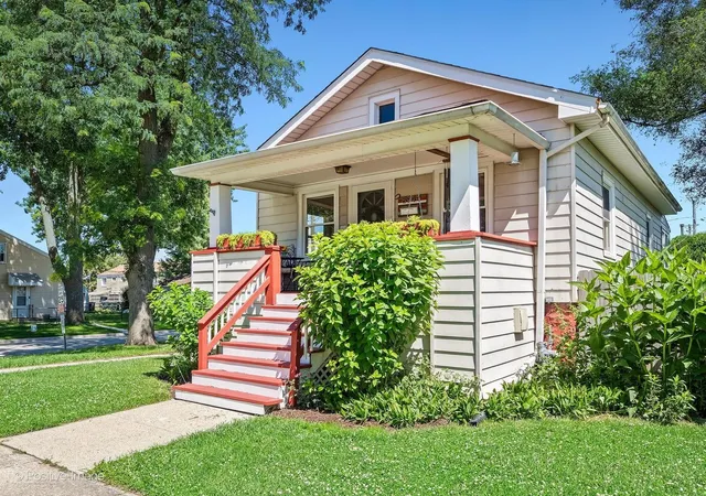 Photo 1 of Single family home for sale at 8944 Southview Ave, Brookfield, IL 60513 | MLS# 12776176 | Listing updated on 2026-10-09
