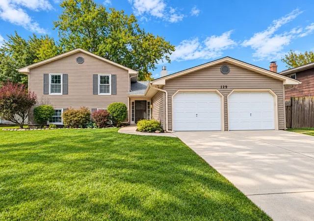 Photo 1 of Single family home for sale at 129 Newport Dr, Bolingbrook, IL 60440 | MLS# 12776184 | Listing updated on 2026-10-06