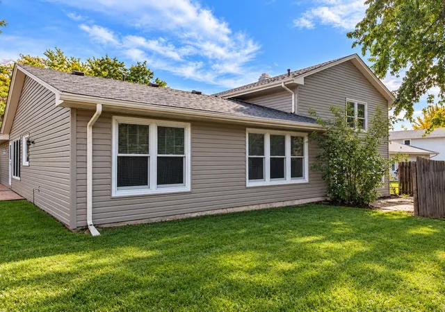 Photo 3 of Single family home for sale at 129 Newport Dr, Bolingbrook, IL 60440 | MLS# 12776184 | Listing updated on 2026-10-06