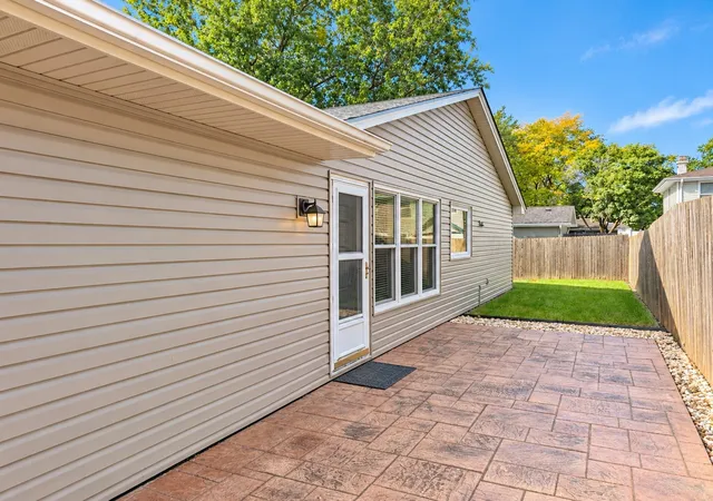 Photo 3 of Single family home for sale at 129 Newport Dr, Bolingbrook, IL 60440 | MLS# 12776184 | Listing updated on 2026-10-06