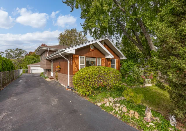 Single family home for sale at 3902 N Adams St, Westmont, IL 60559 | MLS# 12776185