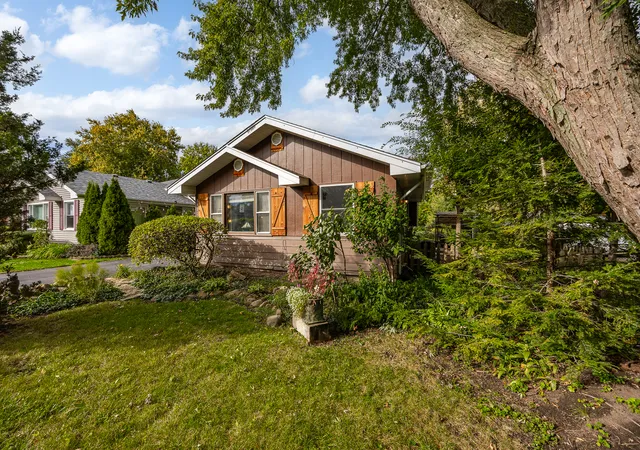 Photo 3 of Single family home for sale at 3902 N Adams St, Westmont, IL 60559 | MLS# 12776185 | Listing updated on 2026-10-23