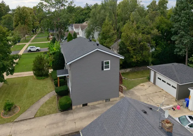 Photo 4 of Single family home for sale at 829 E Evergreen St, Wheaton, IL 60187 | MLS# 12776186 | Listing updated on 2026-10-03