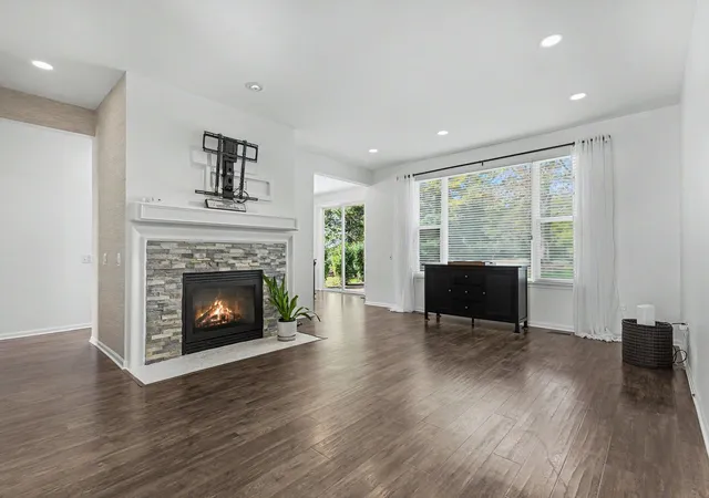 Photo 4 of Single family home for sale at 12385 Hickory Ct, Huntley, IL 60142 | MLS# 12776188 | Listing updated on 2026-10-20
