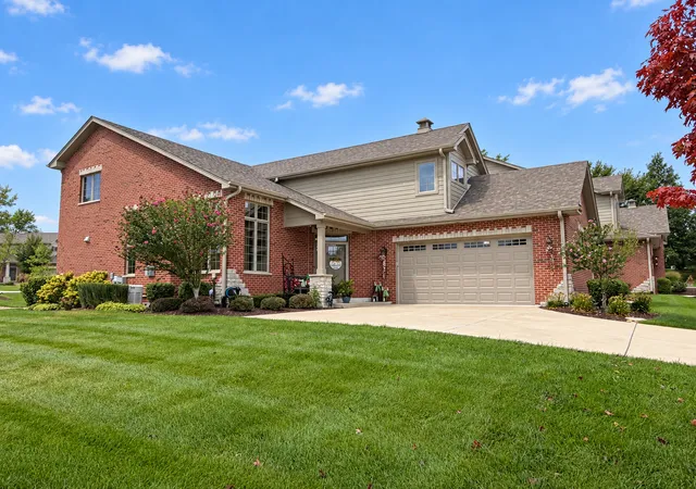 Photo 3 of Townhouse for sale at 9243 Cloister Ct, Frankfort, IL 60423 | MLS# 12776202 | Listing updated on 2026-10-08