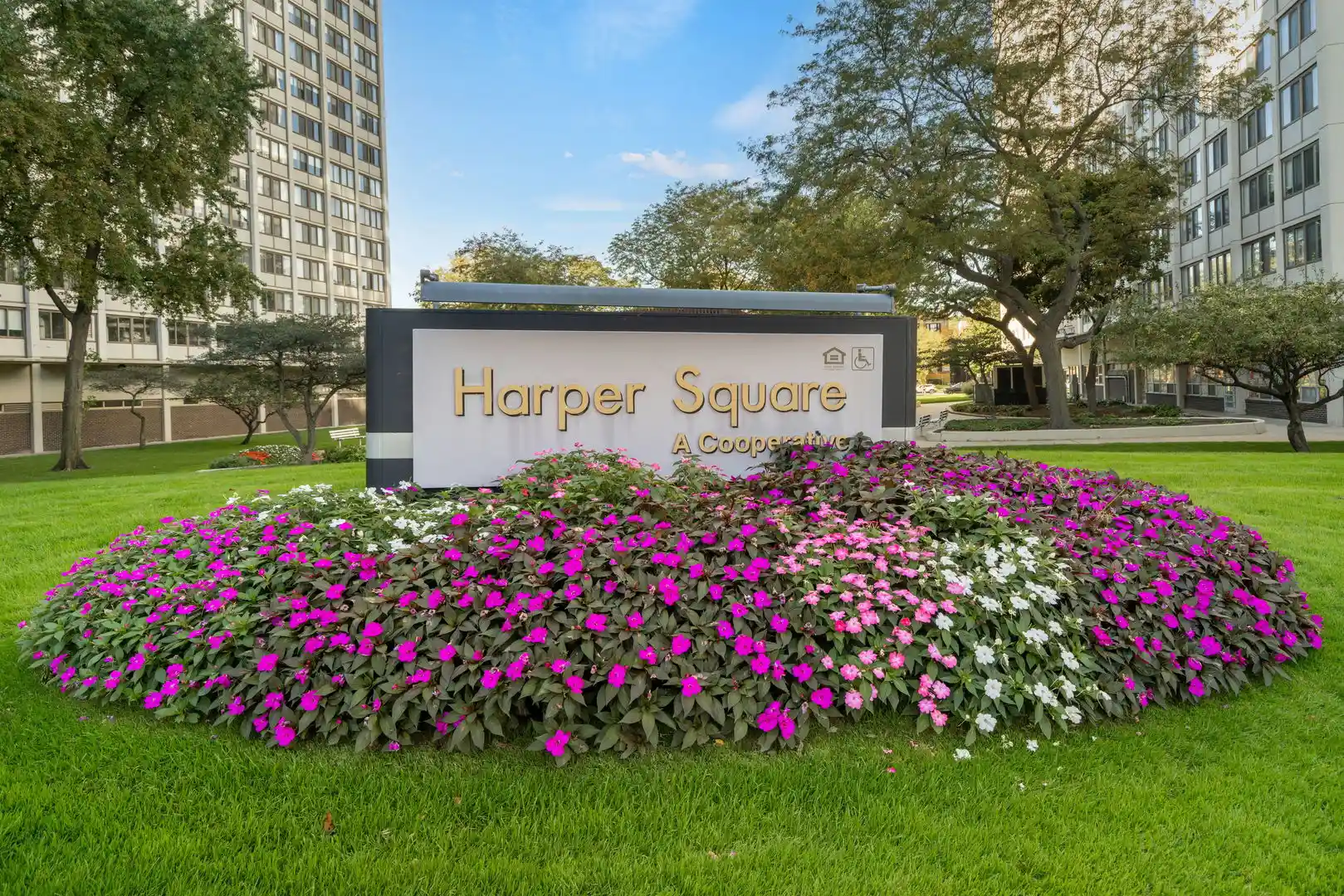 Listing Photo 1 - Condo for sale in 4800 S Lake Park Ave located at 4800 S Lake Park Ave, Chicago, IL 60615 - Unit #2102