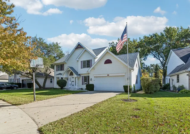 Photo 2 of Single family home for sale at 1150 Prairie Dr, Algonquin, IL 60102 | MLS# 12776234 | Listing updated on 2026-10-09