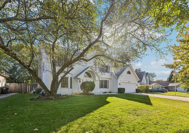 Photo 3 of Single family home for sale at 1150 Prairie Dr, Algonquin, IL 60102 | MLS# 12776234 | Listing updated on 2026-10-09