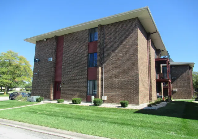 Photo 3 of Condo for sale at 15700 Terrace Dr #1, Oak Forest, IL 60452 | MLS# 12776235 | Listing updated on 2026-10-03