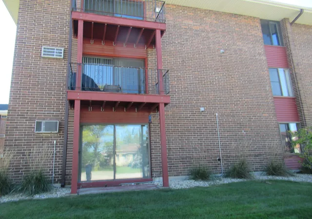 Listing Photo 5 - Condo for sale in building located at 15700Th Ter Dr, Oak Forest, IL 60452 - Unit #1