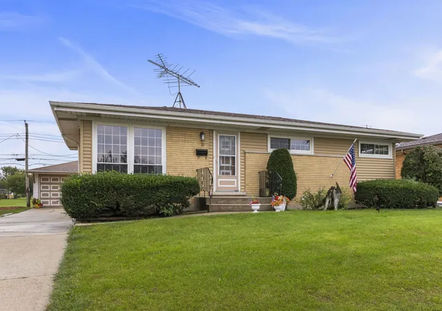 Photo 1 of Single family home for sale at 70 E Craig Dr, Chicago Heights, IL 60411 | MLS# 12776246 | Listing updated on 2026-10-07
