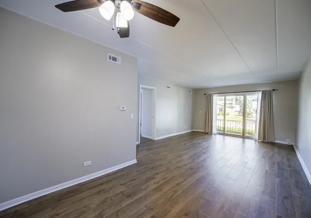 Listing Photo 5 - Condo for sale in building located at 3N550 Crown Rd, Elmhurst, IL 60126 - Unit #9
